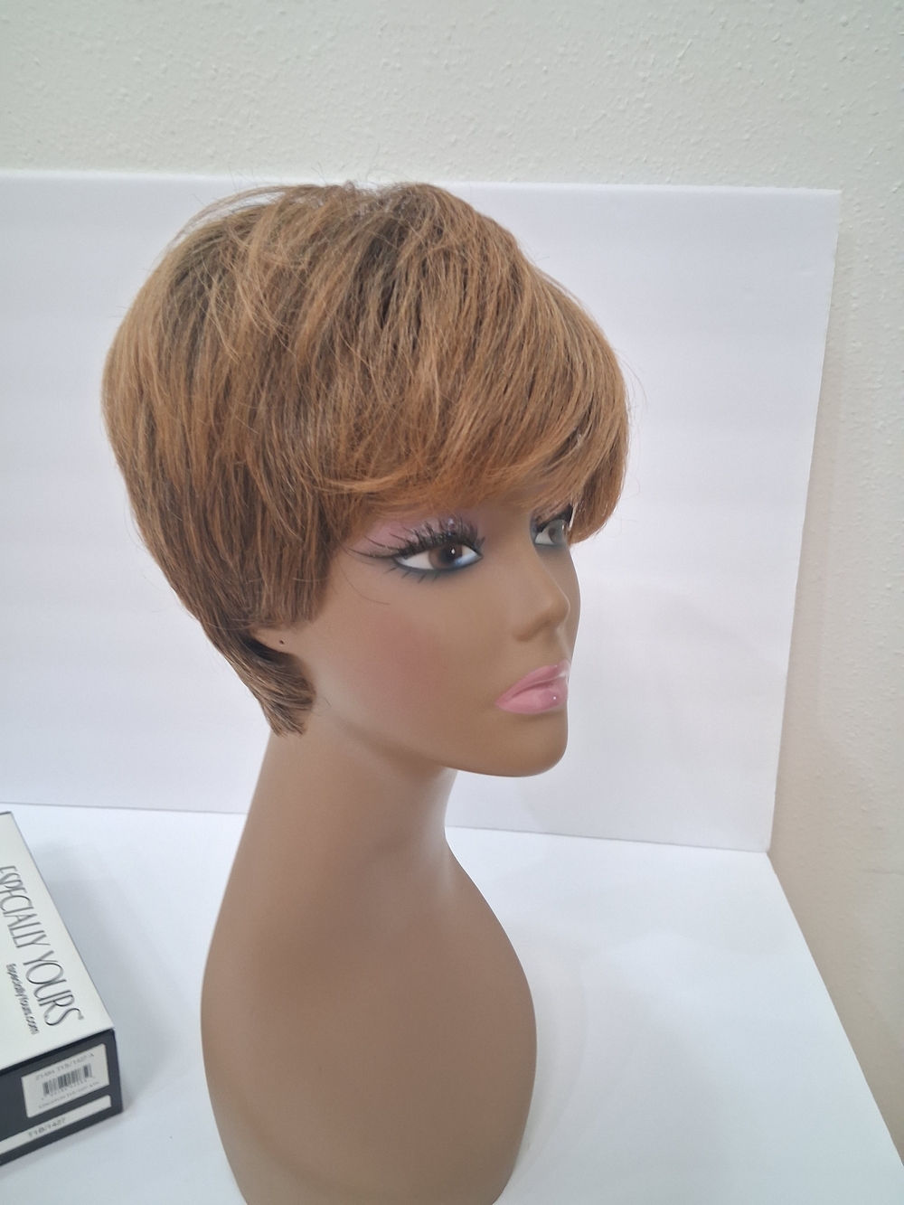 Short Layered Women's Wig in Honey Brown - Modern Everyday Style